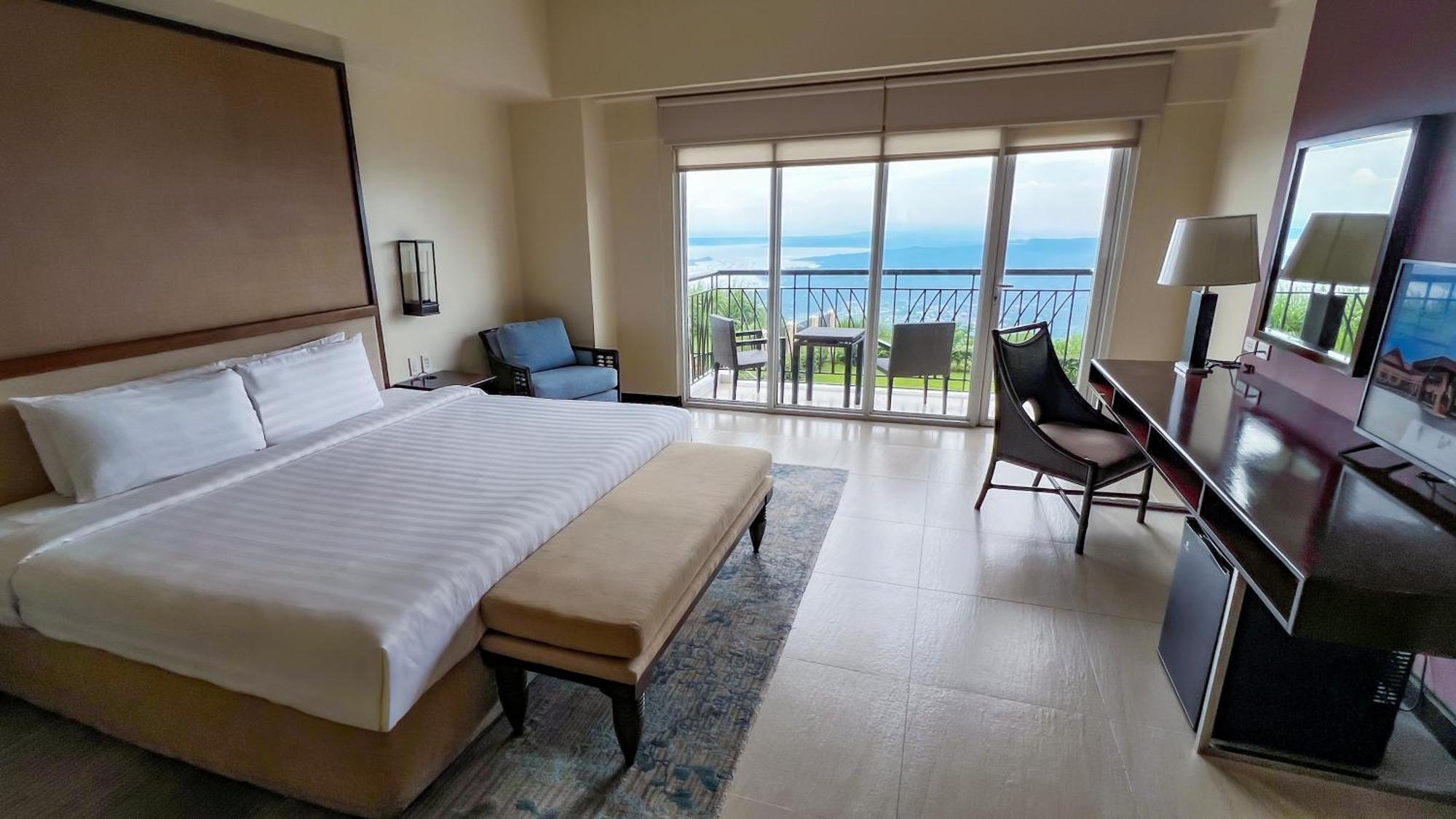 Taal Vista Hotel 5*