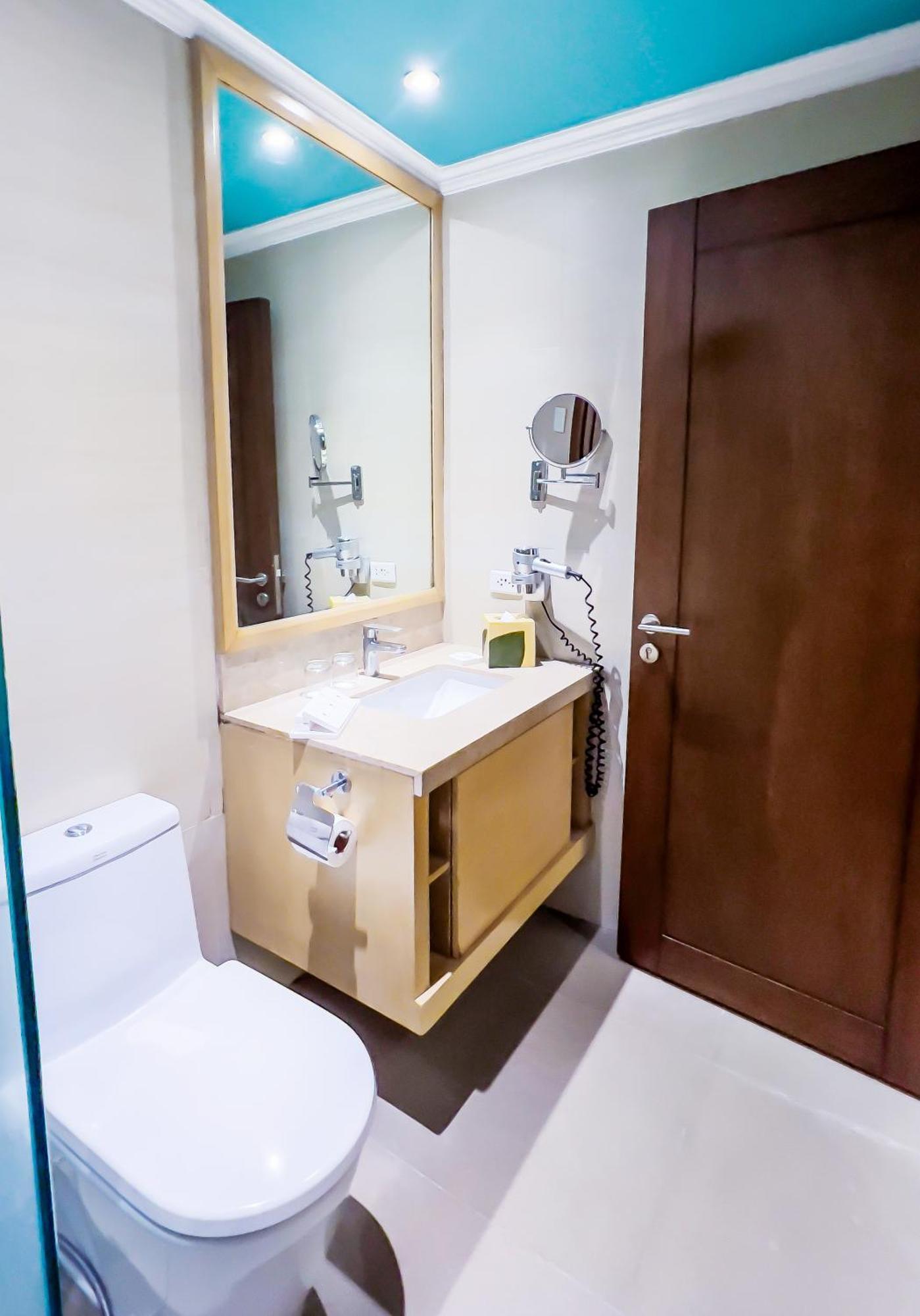 Taal Vista Hotel 5*