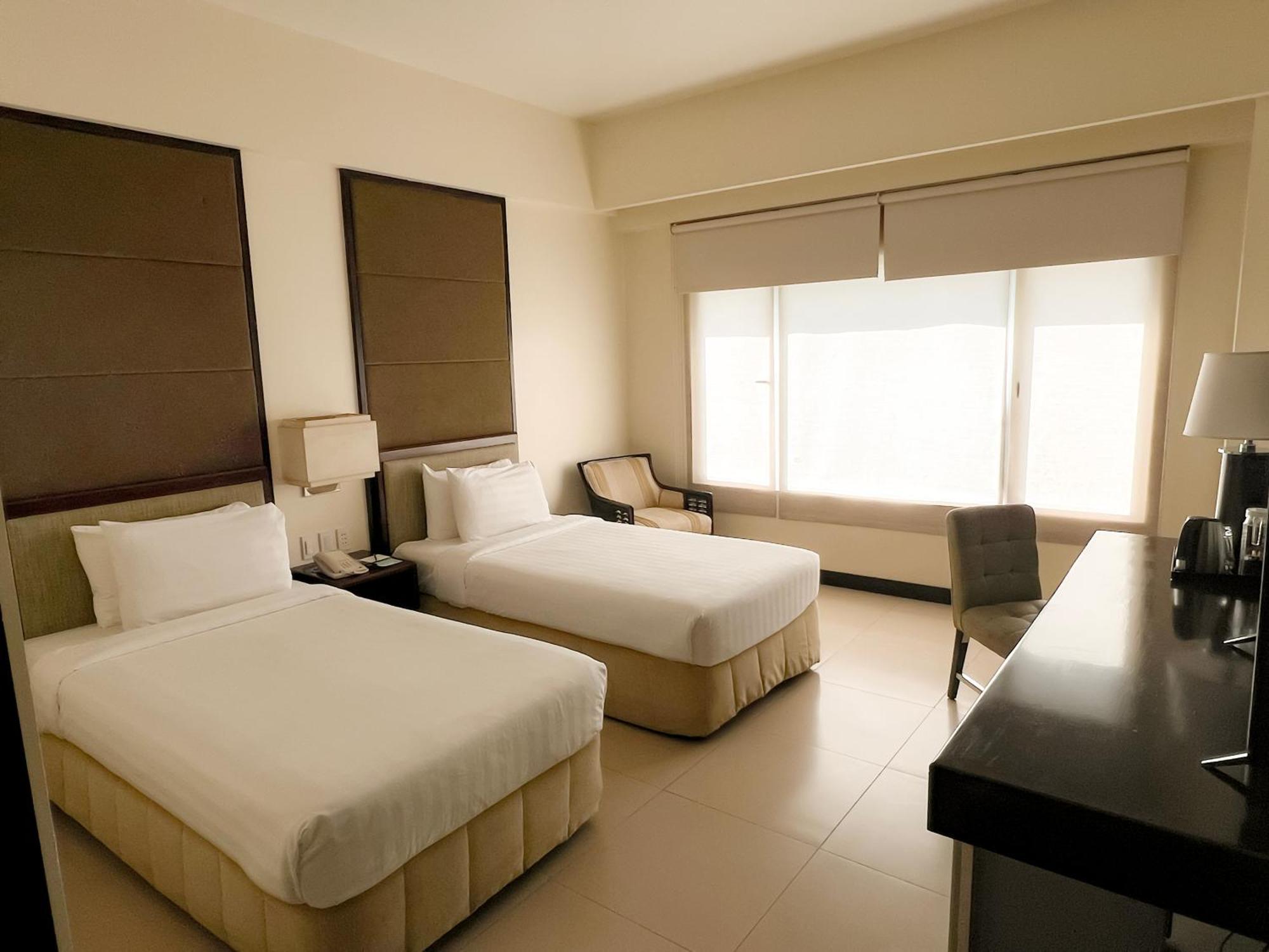 Taal Vista Hotel Tagaytay City